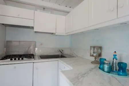 Apt. With An Exciting View *